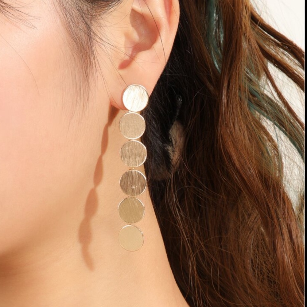 NWT Gold circle modern statement earrings ✨ - Picture 6 of 8